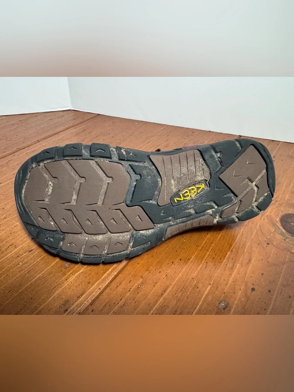 KEEN Newport H2 Men's Size 8- Brown & Orange Waterproof Hiking Outdoor Sandals